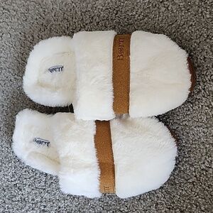 Born Slippers NWOT Women L 9-10 Faux Fur Lined Slip on